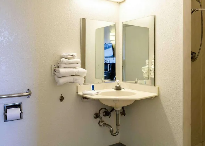 Motel Express Near Airport 2*