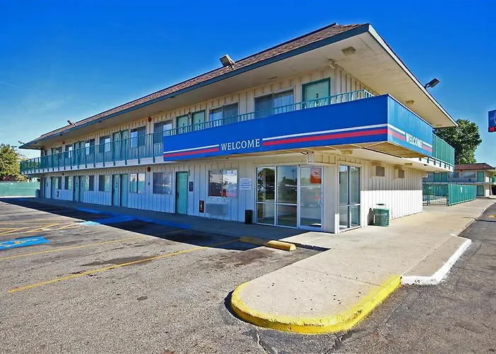 Express Near Airport 2* Columbus